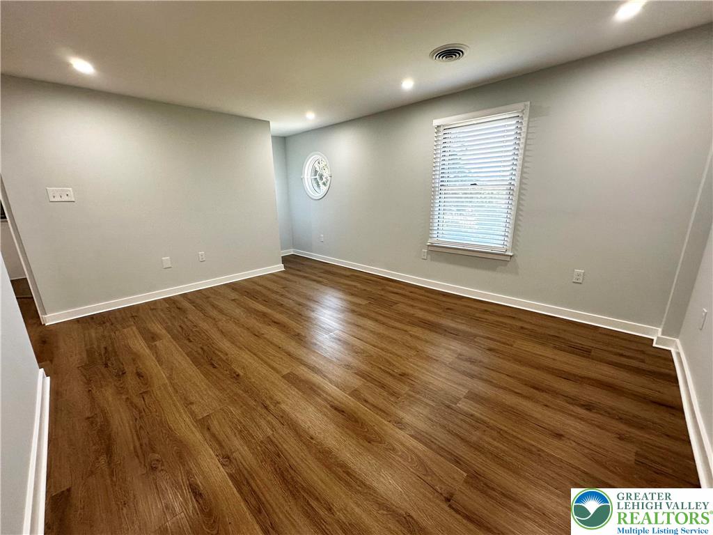 South Whitehall Twp, Pennsylvania 18103, United States, 2 Bedrooms Bedrooms, ,1 BathroomBathrooms,Residential,Active,213430