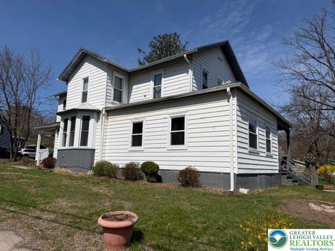 Photo of 501 Pennsylvania Avenue, Portland Boro, PA 18351 (MLS # 774925)