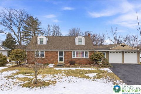 Photo of 1390 Oakwood Drive, Hanover Twp, PA 18017 (MLS # 772132)