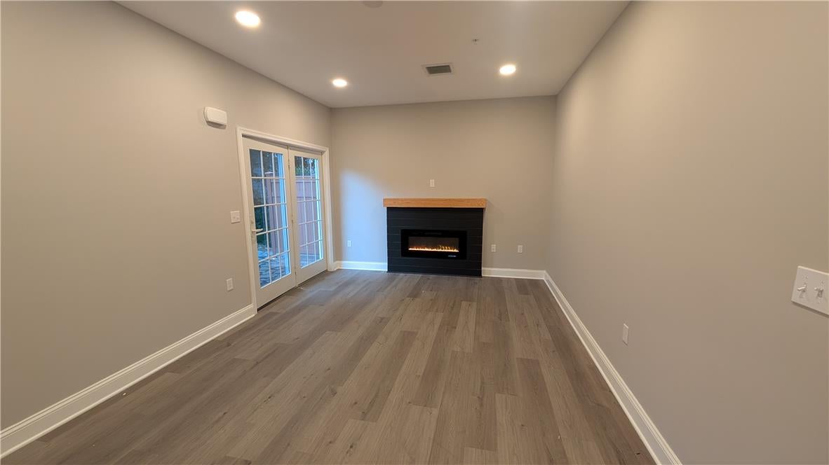 242 E Walnut Street 1