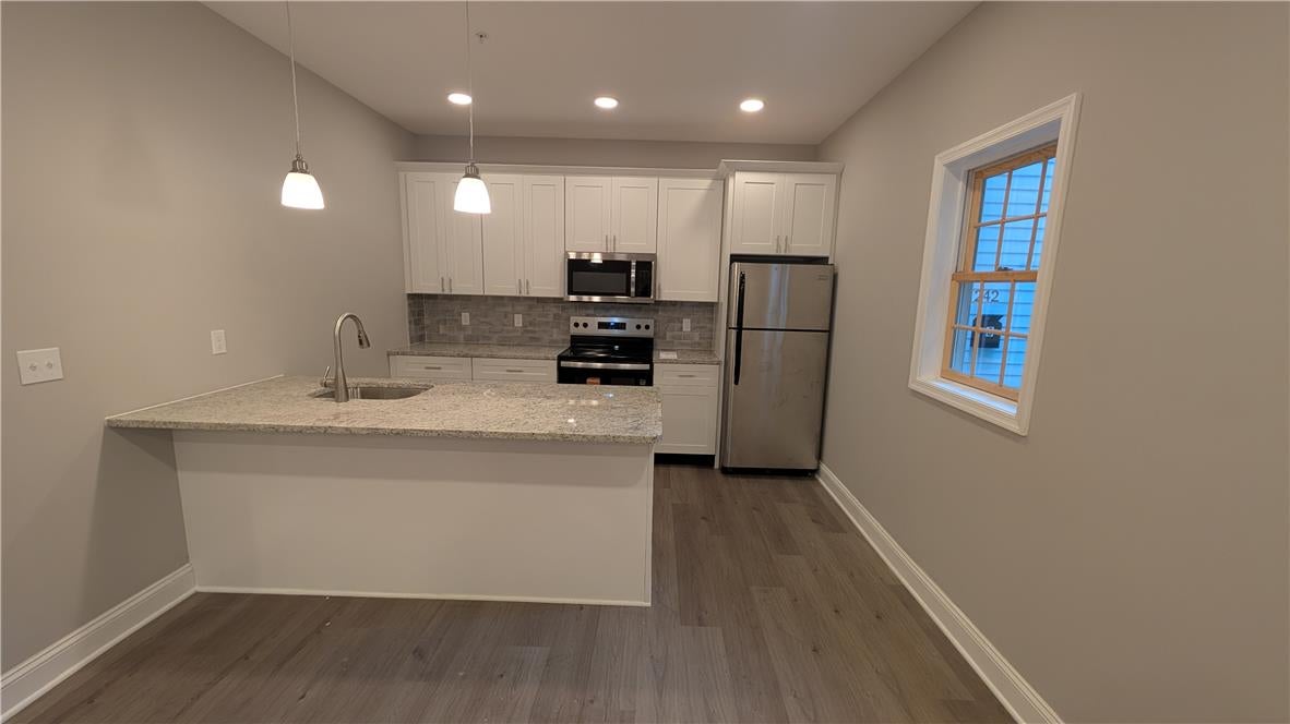 242 E Walnut Street 1