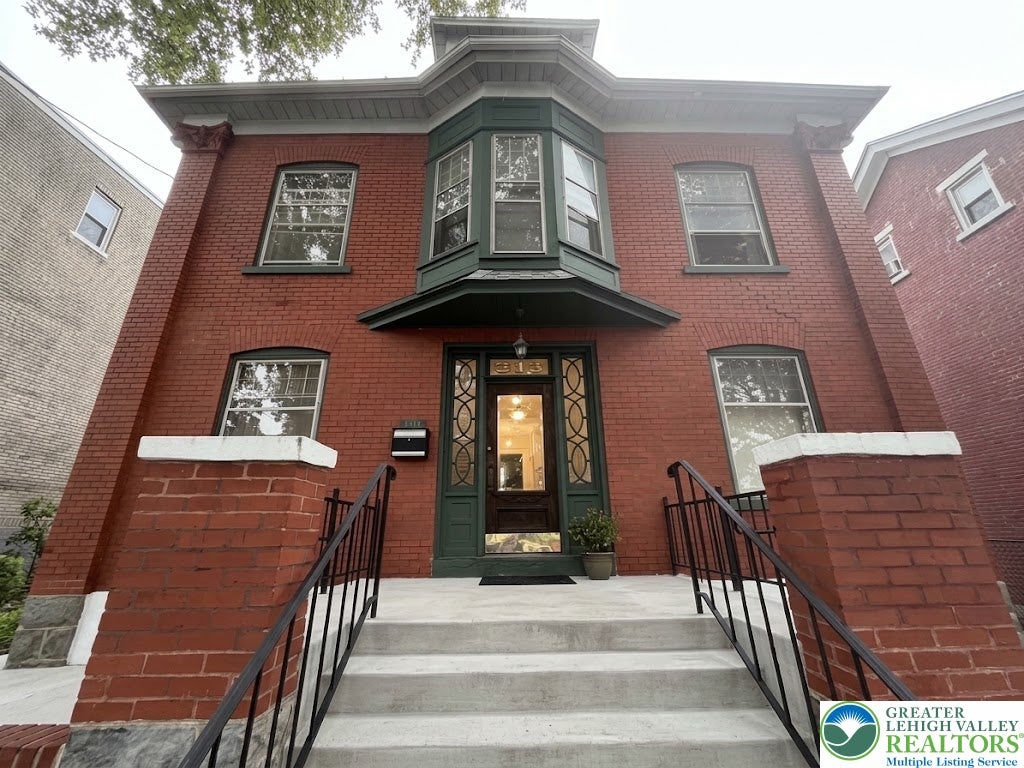 313 E Broad Street 1