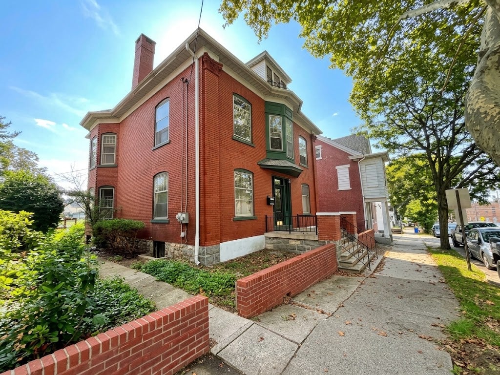 313 E Broad Street 1