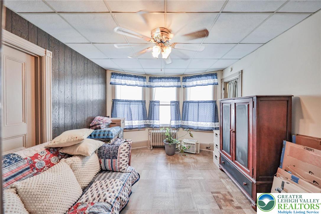 Easton, Pennsylvania 18042, United States, 5 Bedrooms Bedrooms, ,2 BathroomsBathrooms,Residential,Pending,202201