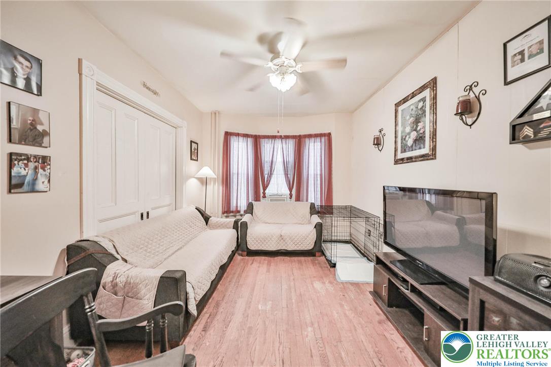 Easton, Pennsylvania 18042, United States, 5 Bedrooms Bedrooms, ,2 BathroomsBathrooms,Residential,Pending,202201