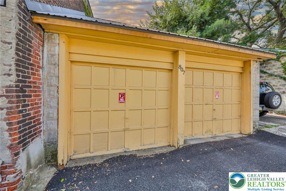 Easton, Pennsylvania 18042, United States, 5 Bedrooms Bedrooms, ,2 BathroomsBathrooms,Residential,Pending,202201