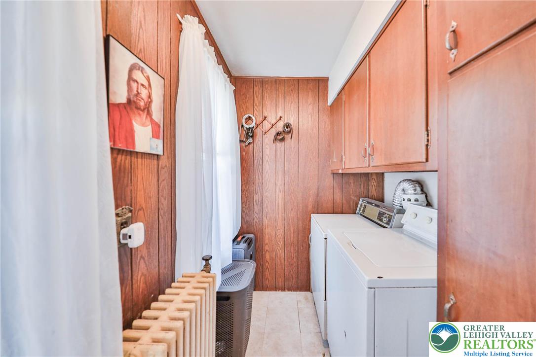 Easton, Pennsylvania 18042, United States, 5 Bedrooms Bedrooms, ,2 BathroomsBathrooms,Residential,Pending,202201