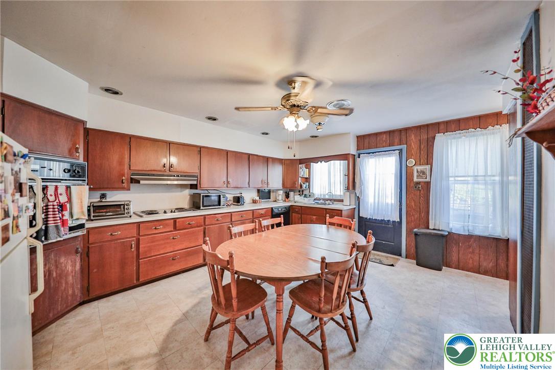 Easton, Pennsylvania 18042, United States, 5 Bedrooms Bedrooms, ,2 BathroomsBathrooms,Residential,Pending,202201