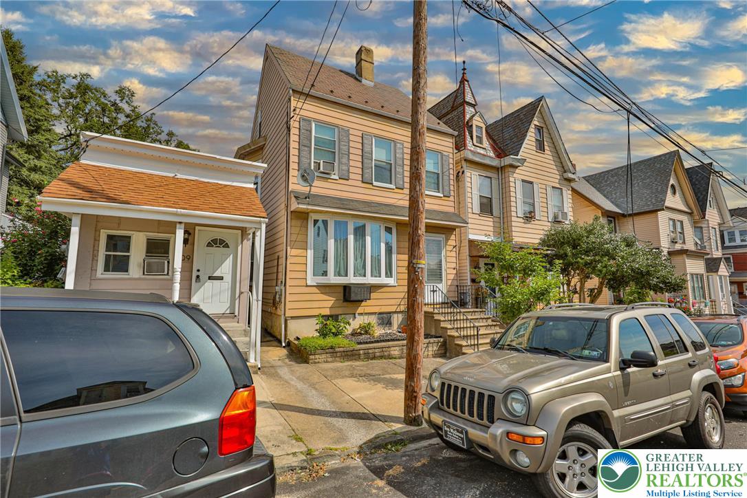 Easton, Pennsylvania 18042, United States, 5 Bedrooms Bedrooms, ,2 BathroomsBathrooms,Residential,Pending,202201