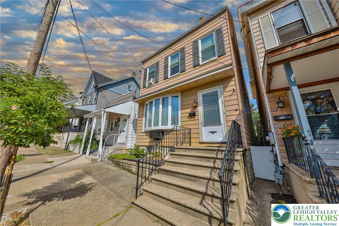 Easton, Pennsylvania 18042, United States, 5 Bedrooms Bedrooms, ,2 BathroomsBathrooms,Residential,Pending,202201