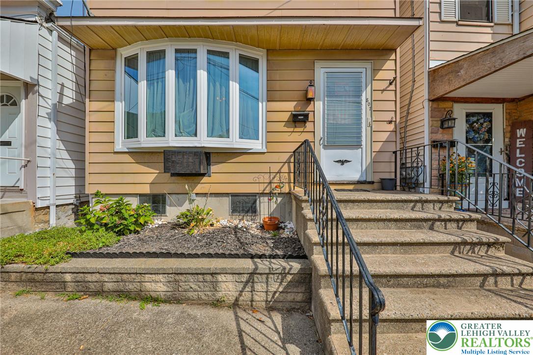 Easton, Pennsylvania 18042, United States, 5 Bedrooms Bedrooms, ,2 BathroomsBathrooms,Residential,Pending,202201