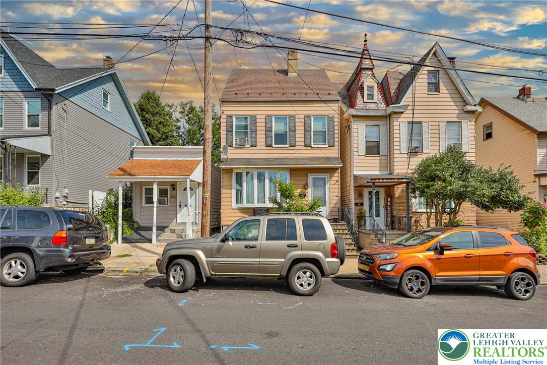 Easton, Pennsylvania 18042, United States, 5 Bedrooms Bedrooms, ,2 BathroomsBathrooms,Residential,Pending,202201