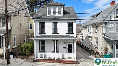 Photo of 416 Carlton Avenue, Bethlehem, PA 18015 (MLS # 773558)