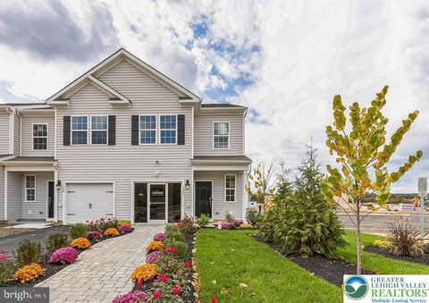 Photo of 1253 Susan Circle, Macungie, PA 18031 (MLS # 761960) Photo of 1253 Susan Circle, Macungie, PA 18031 (MLS # 761960)