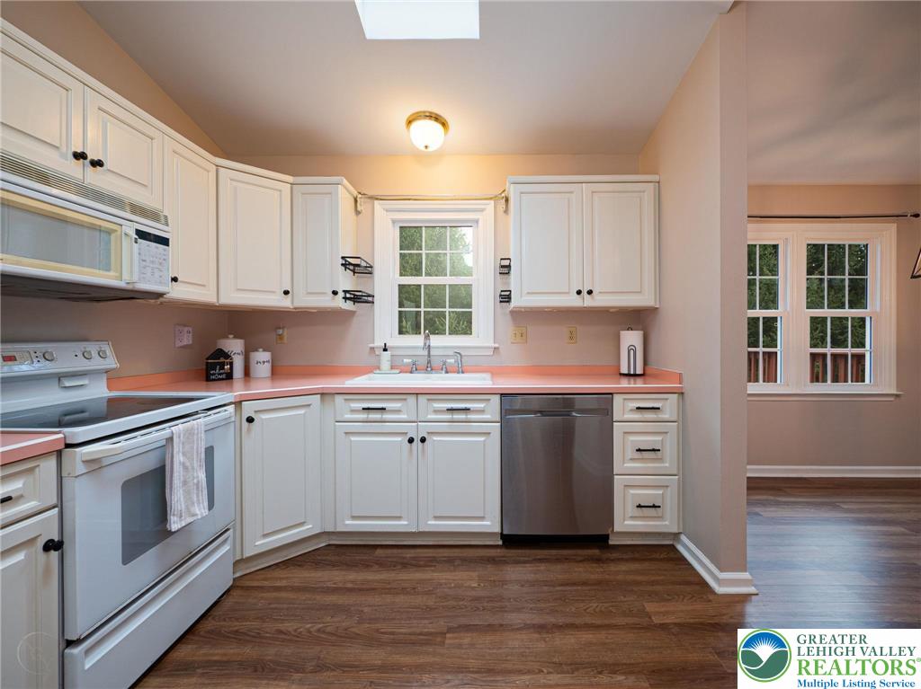 Muhlenberg Twp, Pennsylvania 19605, United States, 2 Bedrooms Bedrooms, ,2 BathroomsBathrooms,Residential,Active,244318