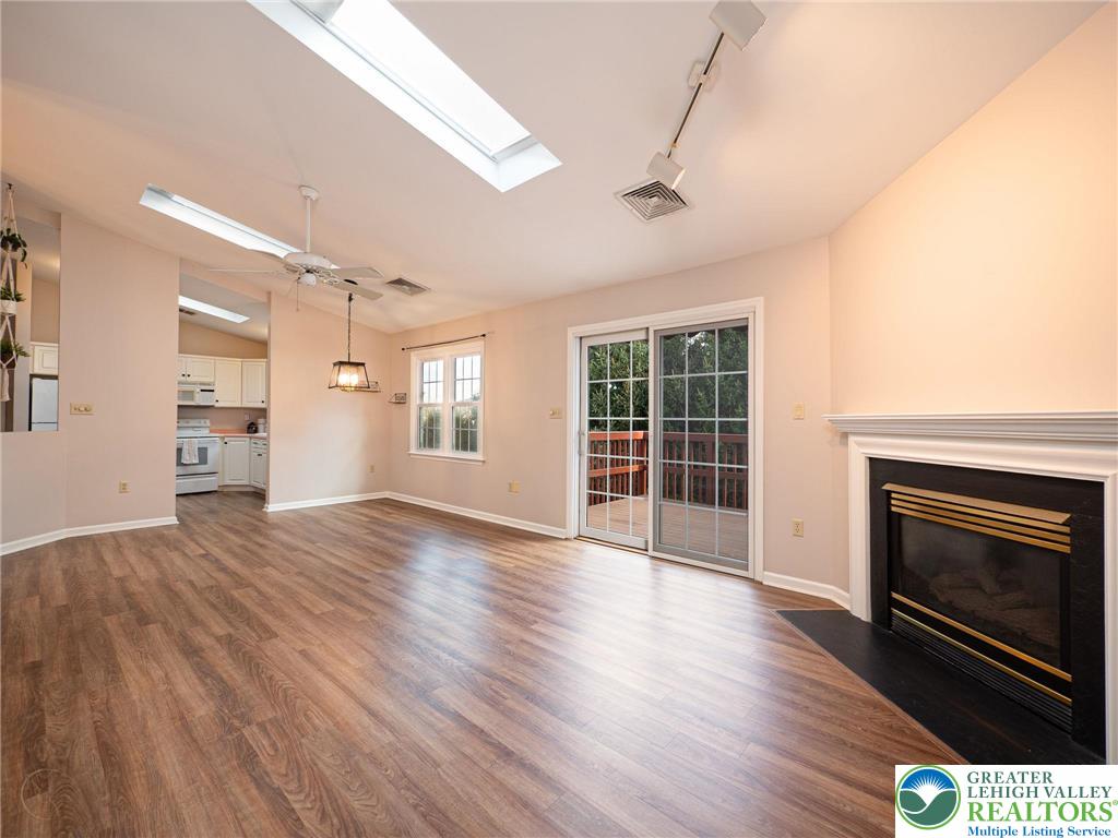 Muhlenberg Twp, Pennsylvania 19605, United States, 2 Bedrooms Bedrooms, ,2 BathroomsBathrooms,Residential,Active,244318