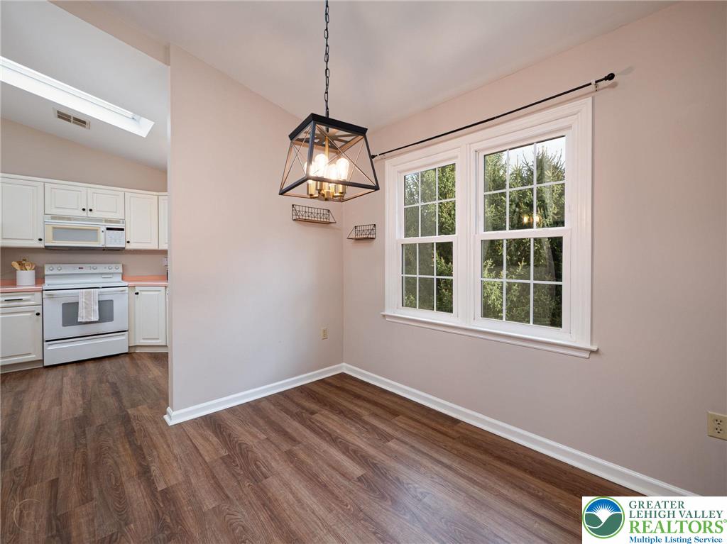 Muhlenberg Twp, Pennsylvania 19605, United States, 2 Bedrooms Bedrooms, ,2 BathroomsBathrooms,Residential,Active,244318