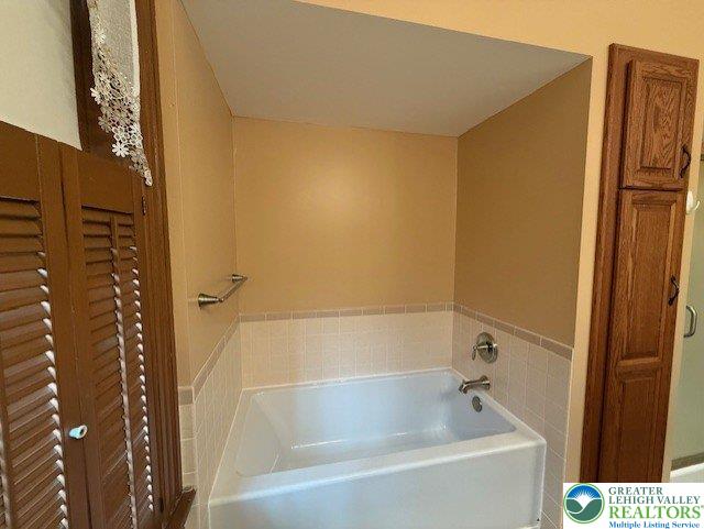 Slatington Boro, Pennsylvania 18080, United States, 5 Bedrooms Bedrooms, ,1 BathroomBathrooms,Residential,Active,192409