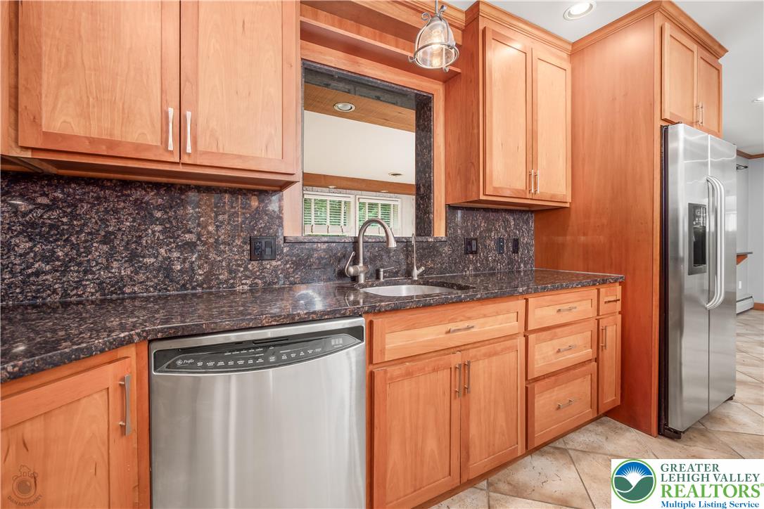 Salisbury Twp, Pennsylvania 18103, United States, 4 Bedrooms Bedrooms, ,3 BathroomsBathrooms,Residential,Pending,156663