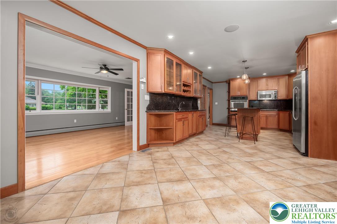 Salisbury Twp, Pennsylvania 18103, United States, 4 Bedrooms Bedrooms, ,3 BathroomsBathrooms,Residential,Pending,156663