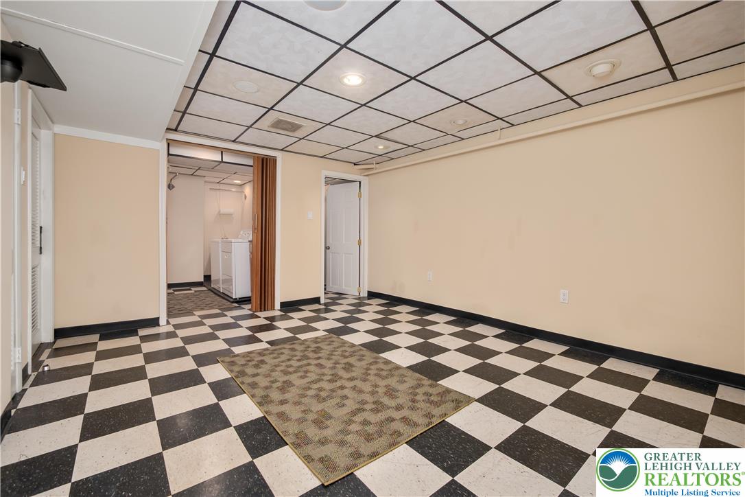 Salisbury Twp, Pennsylvania 18103, United States, 4 Bedrooms Bedrooms, ,3 BathroomsBathrooms,Residential,Pending,156663