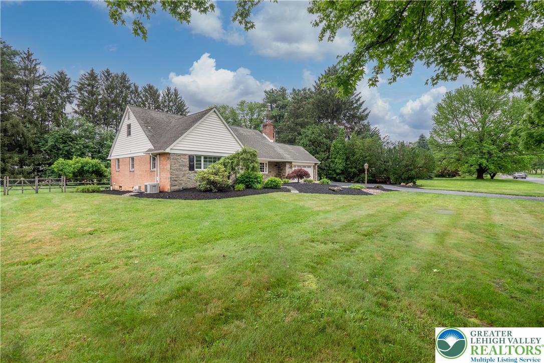 Salisbury Twp, Pennsylvania 18103, United States, 4 Bedrooms Bedrooms, ,3 BathroomsBathrooms,Residential,Pending,156663