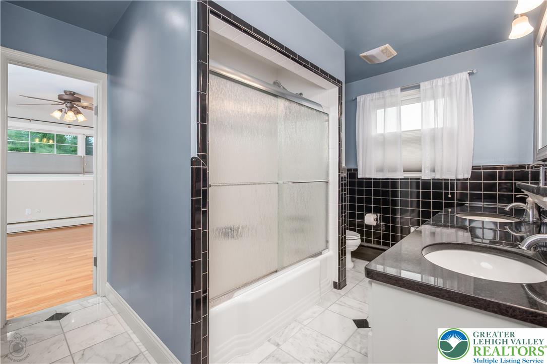 Salisbury Twp, Pennsylvania 18103, United States, 4 Bedrooms Bedrooms, ,3 BathroomsBathrooms,Residential,Pending,156663