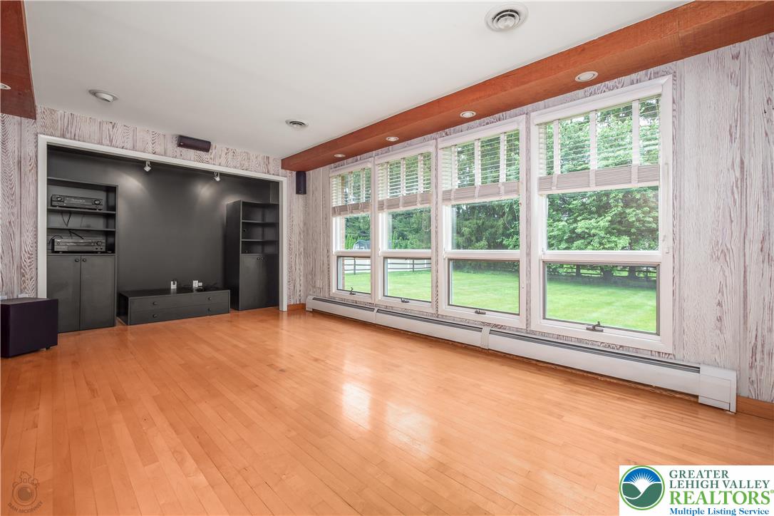 Salisbury Twp, Pennsylvania 18103, United States, 4 Bedrooms Bedrooms, ,3 BathroomsBathrooms,Residential,Pending,156663