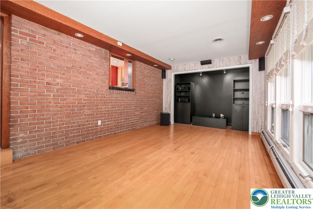 Salisbury Twp, Pennsylvania 18103, United States, 4 Bedrooms Bedrooms, ,3 BathroomsBathrooms,Residential,Pending,156663