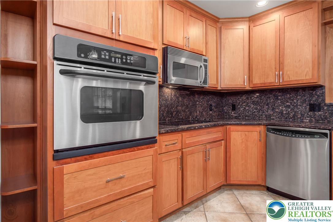 Salisbury Twp, Pennsylvania 18103, United States, 4 Bedrooms Bedrooms, ,3 BathroomsBathrooms,Residential,Pending,156663