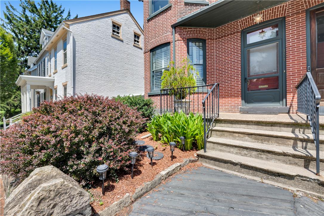 131 E Wall Street