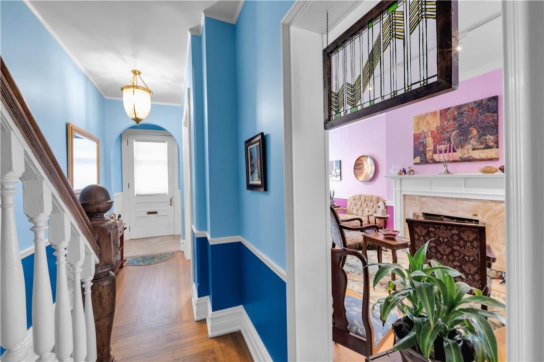 131 E Wall Street