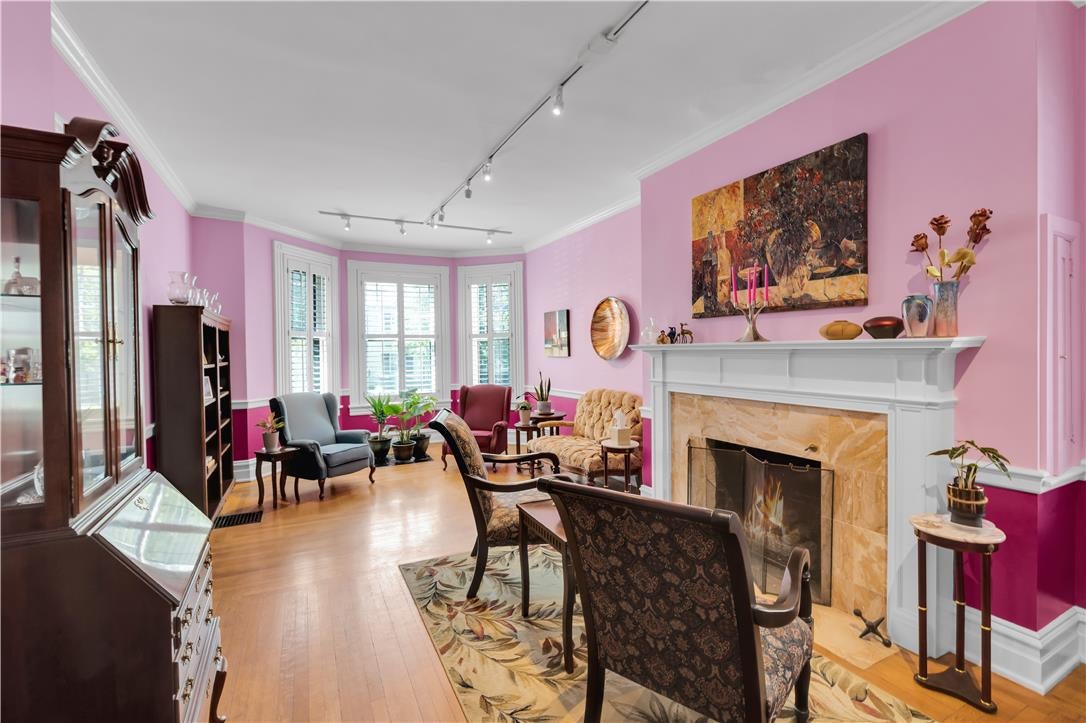 131 E Wall Street