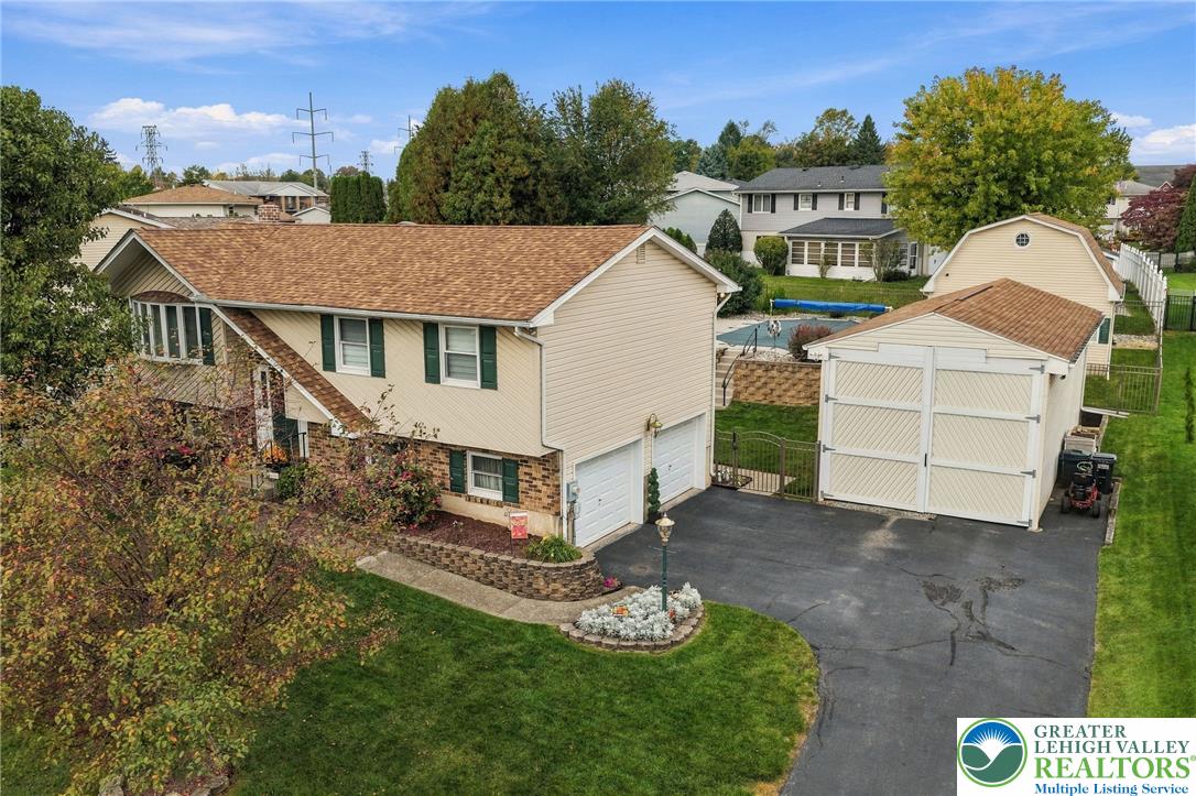 3239 Reeve Drive W