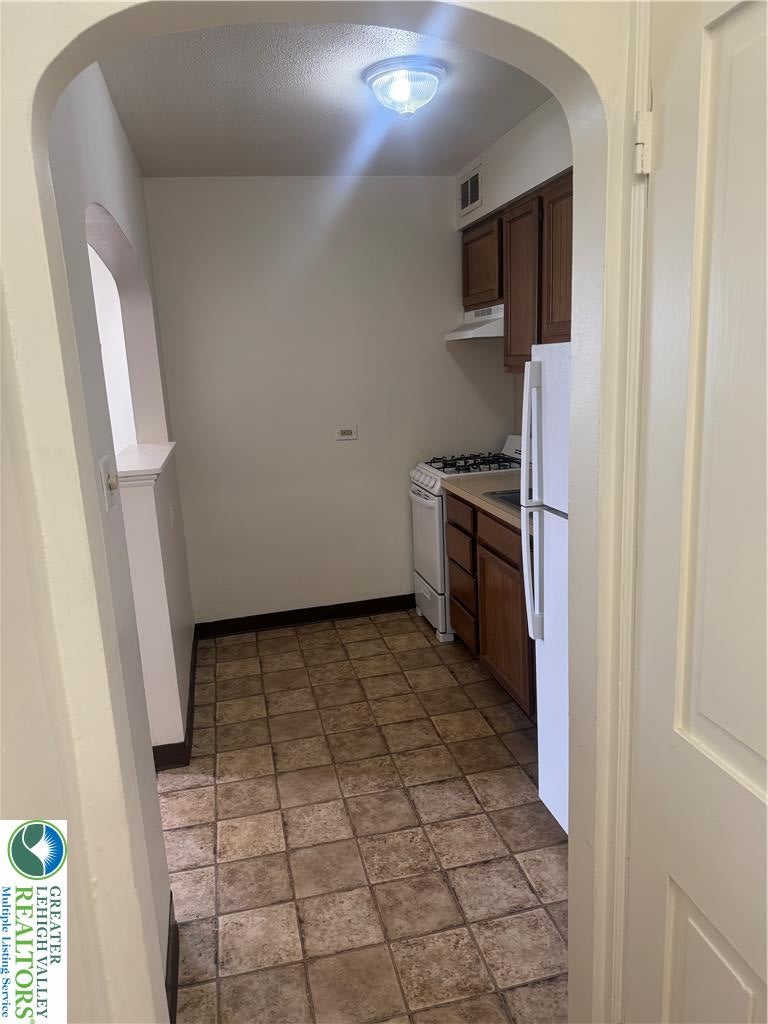 215 W Broad Street 7