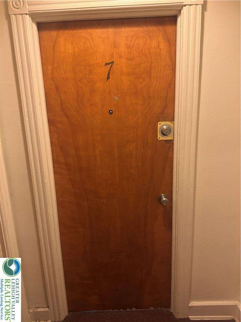 215 W Broad Street 7