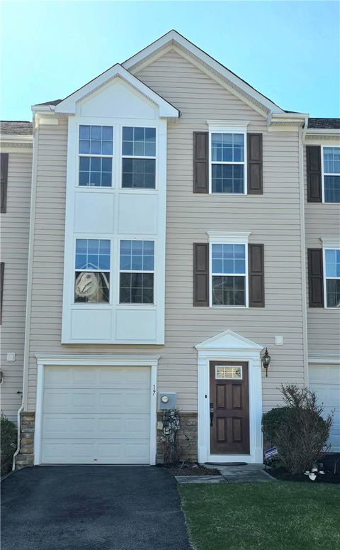 Townhouse For Rent - 17 Red Rose Lane<br/> Easton, PA 18045