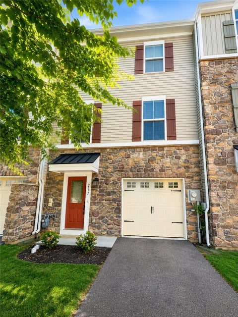 Townhouse For Rent - 2317 Cook Drive<br/> Easton, PA 18045