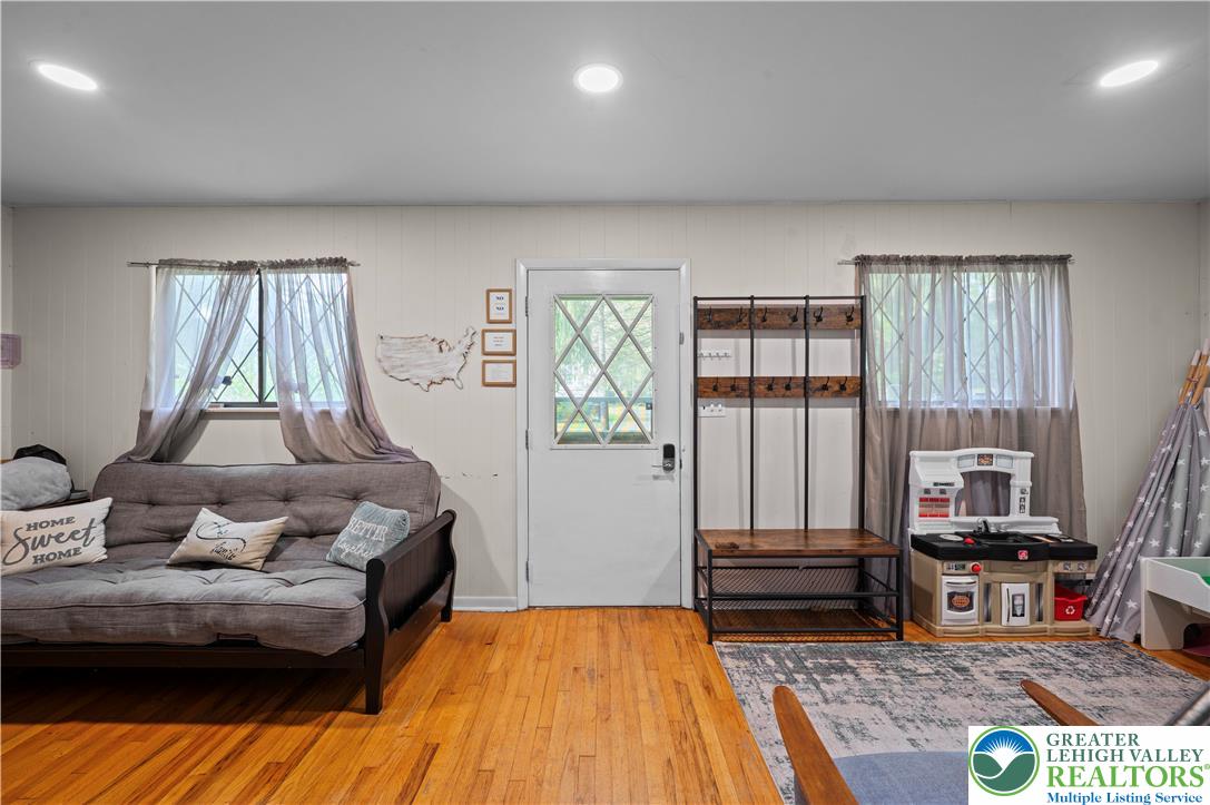 Coolbaugh Twp, Pennsylvania 18347, United States, 3 Bedrooms Bedrooms, ,2 BathroomsBathrooms,Residential,Active,205705