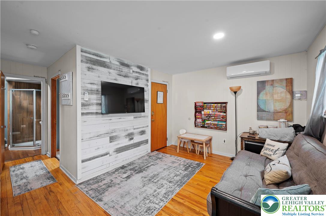 Coolbaugh Twp, Pennsylvania 18347, United States, 3 Bedrooms Bedrooms, ,2 BathroomsBathrooms,Residential,Active,205705