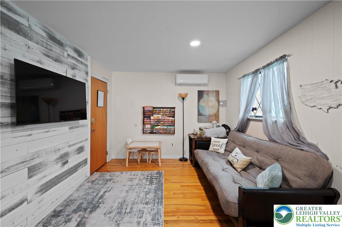 Coolbaugh Twp, Pennsylvania 18347, United States, 3 Bedrooms Bedrooms, ,2 BathroomsBathrooms,Residential,Active,205705