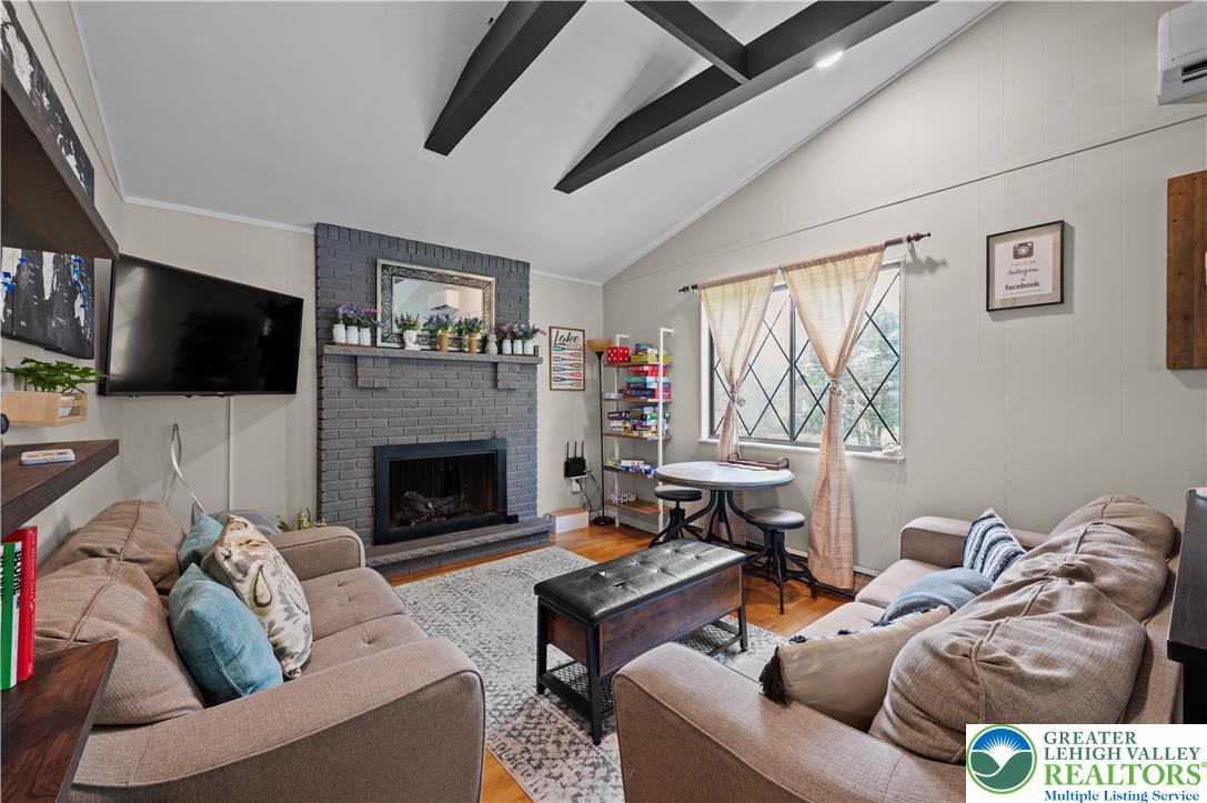 Coolbaugh Twp, Pennsylvania 18347, United States, 3 Bedrooms Bedrooms, ,2 BathroomsBathrooms,Residential,Active,205705