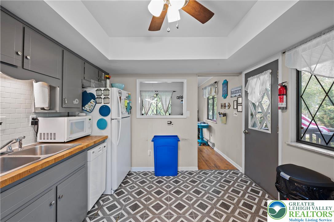 Coolbaugh Twp, Pennsylvania 18347, United States, 3 Bedrooms Bedrooms, ,2 BathroomsBathrooms,Residential,Active,205705