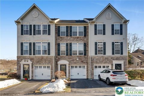 Photo of 1632 Oakridge Lane, Hellertown Boro, PA 18055 (MLS # 772610)