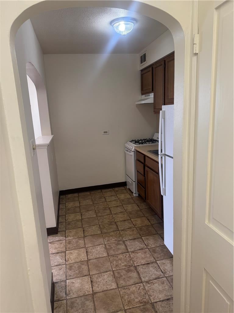 215 W Broad Street 7