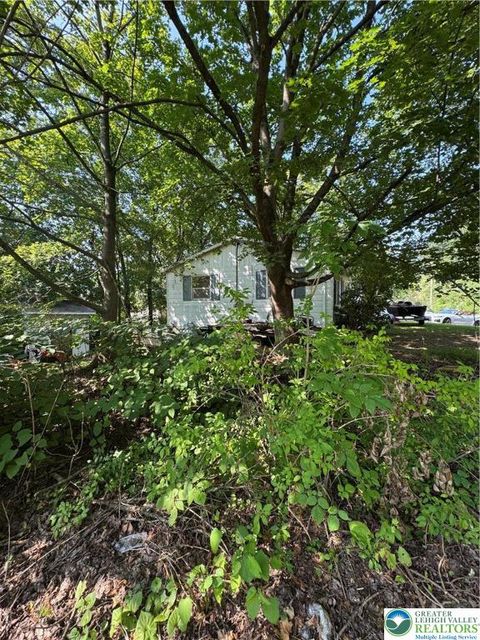 Photo of 211 Fireline Road, Bowmanstown Boro, PA 18071 (MLS # 768227)