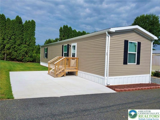 11 WOODLAND LN, MERTZTOWN, PA 19539 - Image 4066a4c85a67d82dc1eb403c20bc3ba6/192262448