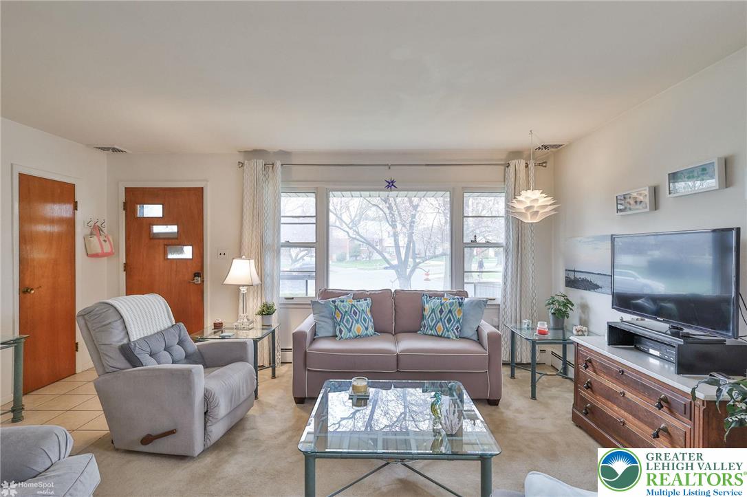 1961 Ravenwood Drive