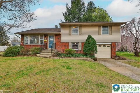 1961 Ravenwood Drive Bethlehem City PA 18018