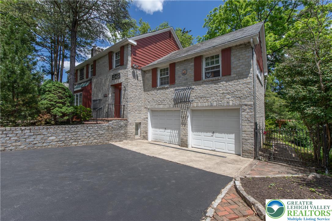 1236 Moffitt